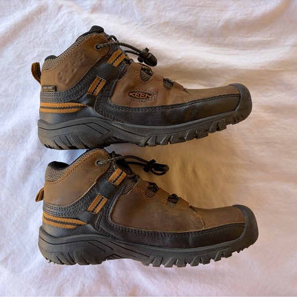 Keen Child Brown and Black Hiking Boots Size 2 Great Condition! - Picture 2 of 8